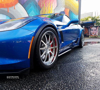 Фото дисков Strasse Wheels R10 Signature на Chevrolet Corvette C7