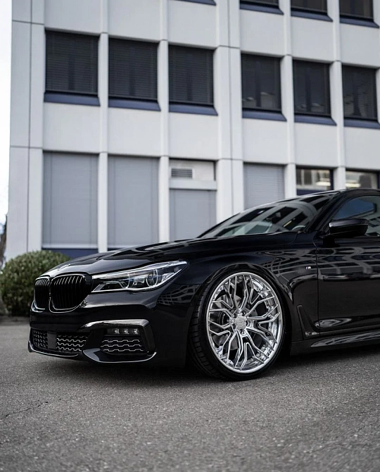 Фото дисков ST10.2 Полированный лак на BMW 7 (G11/G12)