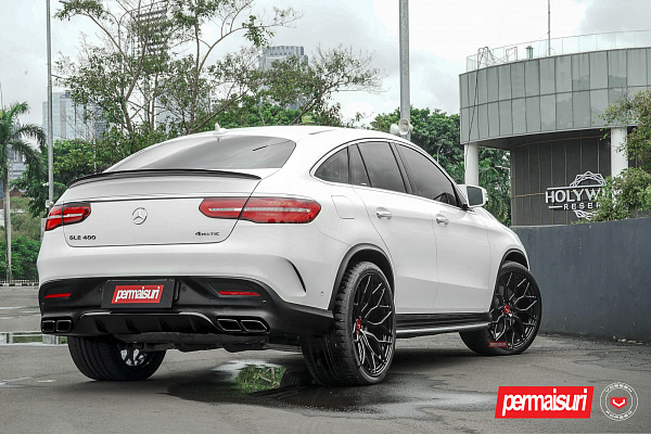 Фото дисков Vossen S17-01 Черный глянец на Mercedes-Benz GLE I