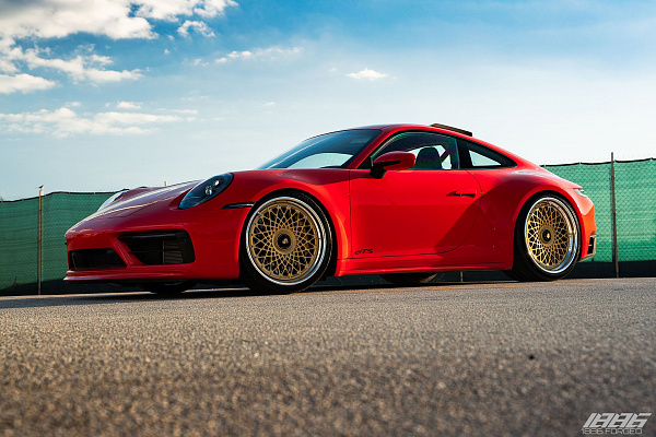 Фото дисков 1886 Wheels S009 Сатиновое золото на Porsche 911 VIII