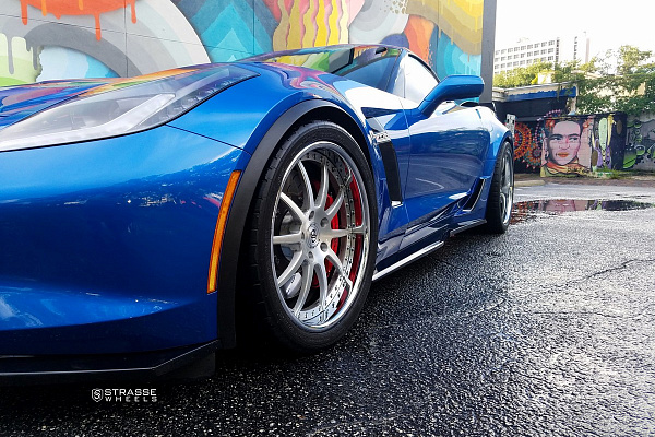 Фото дисков Strasse Wheels R10 Signature Глянцевый лак на Chevrolet Corvette C7