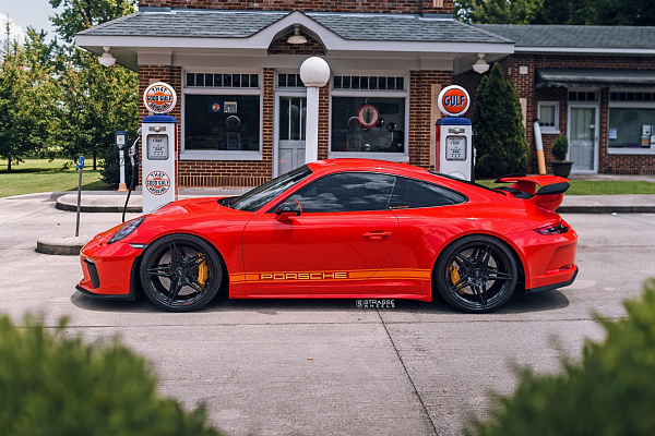 Фото дисков Strasse Wheels SV2 Deep Concave Monoblock Черный глянец на Porsche 911 VII