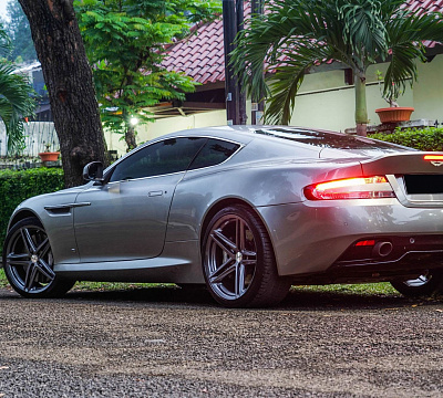 Фото дисков Vossen VFS-5 на Aston Martin DB 9 