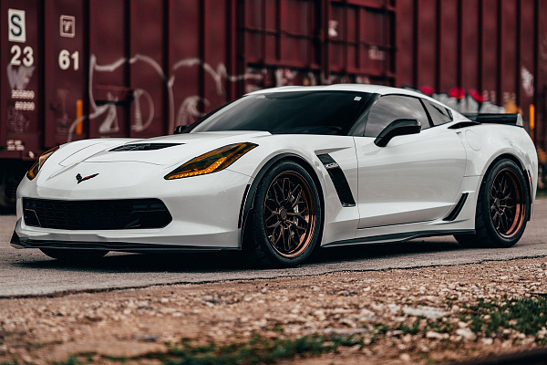 Фото дисков Anrky RS1 Сатиновая темная бронза на Chevrolet Corvette C7