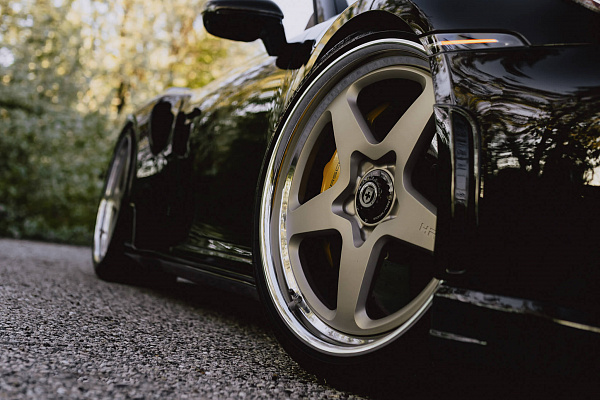 Фото дисков HRE 527 Сатиновая шампань на Porsche 911 VIII