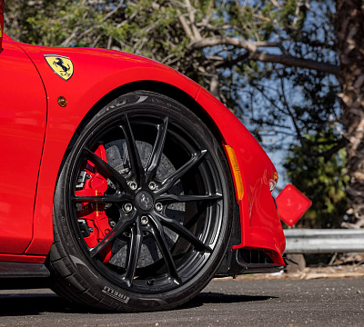Фото дисков HRE P104SC на Ferrari 488