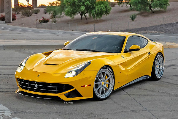 Фото дисков Strasse Wheels SV10 Deep Concave FS Глянцевый лак на Ferrari 812