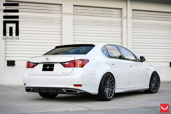 Фото дисков Vossen VFS-2 Глянцевый графит на Lexus GS IV