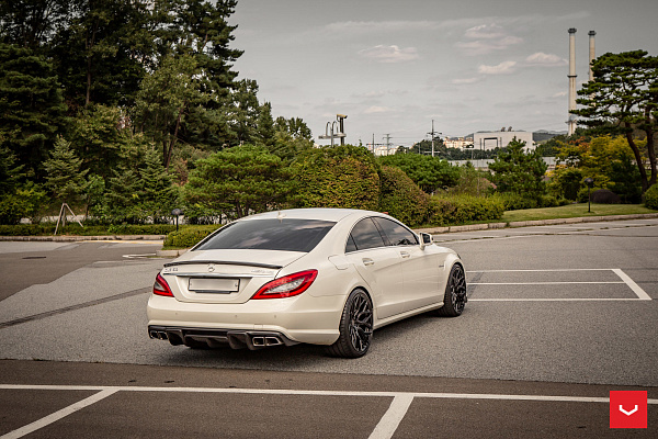 Фото дисков Vossen HF-2 Черный глянец на Mercedes-Benz CLS (C218)