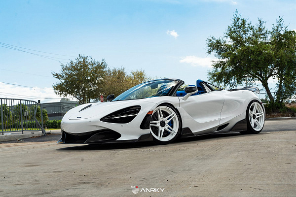 Фото дисков Anrky AN27 Белый глянец на McLaren 720S