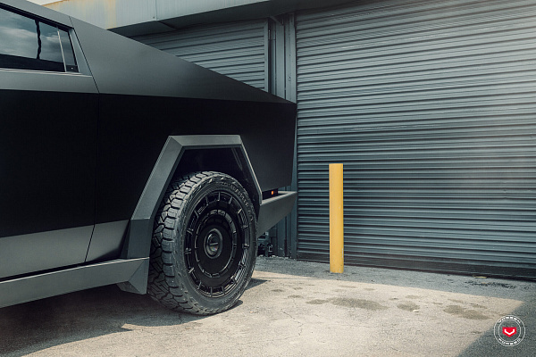 Фото дисков Vossen LC3-11 Черный глянец на Tesla Cybertruck