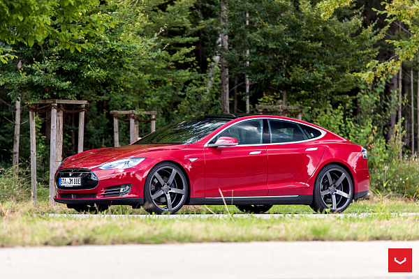 Фото дисков Vossen CV3 Глянцевый графит на Tesla Model S