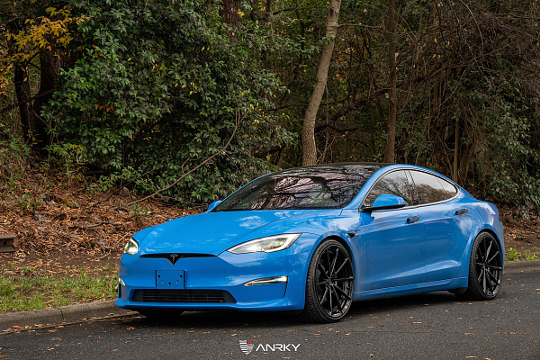 Фото дисков Anrky AN28 Черный глянец на Tesla Model S