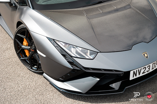 Фото дисков NOVITEC NL4 Черный глянец на Lamborghini Huracan