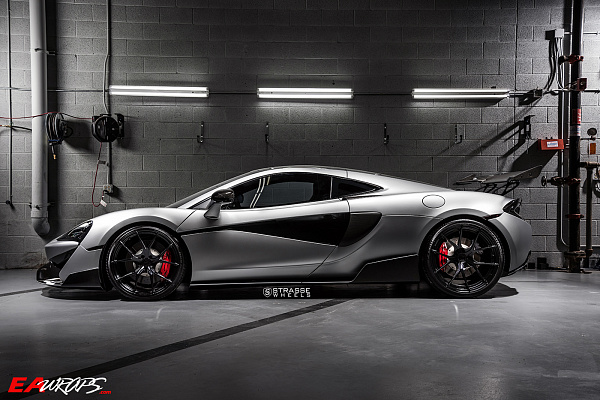 Фото дисков Strasse Wheels SM5R Deep Concave Monoblock Черный глянец на McLaren 570S