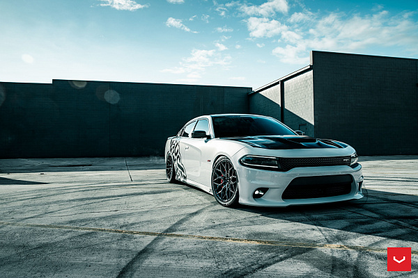 Фото дисков Vossen HF-2 Черный глянец на Dodge Charger VII