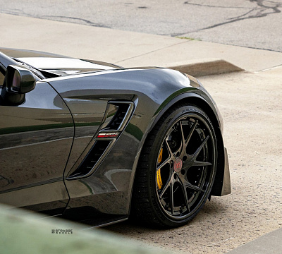 Фото дисков Strasse Wheels SM5RT Deep Concave FS на Chevrolet Corvette C7
