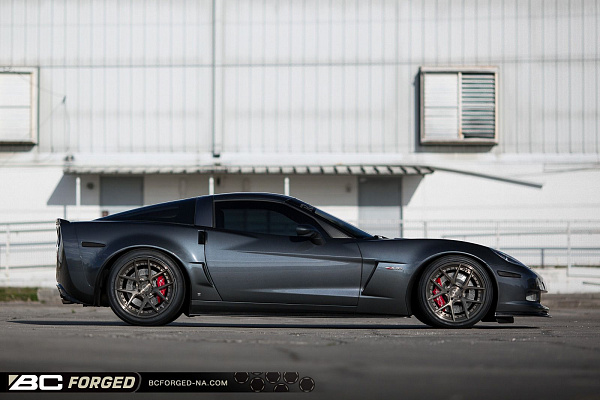 Фото дисков BC Forged HCS02 Глянцевый темный лак на Chevrolet Corvette C6