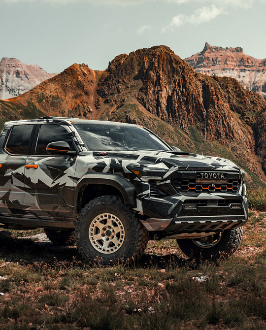 Фото дисков BAHARI Глянцевый лак на  Toyota Tacoma IV