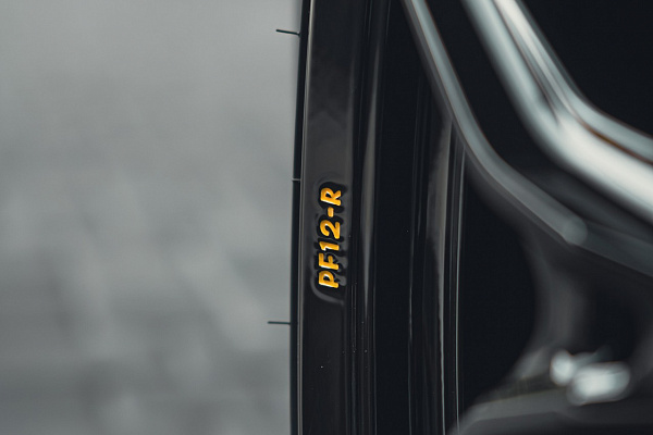 Фото дисков Brixton Forged PF12 R / RS Черный глянец на Porsche 911 VIII