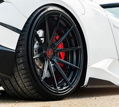 Фото дисков Strasse Wheels SV10 Deep Concave Duoblock на Lamborghini Huracan