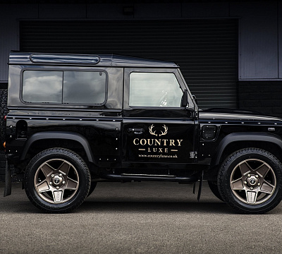 Фото дисков Kahn Mondial Retro на Land Rover Defender I