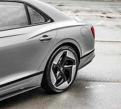 Фото дисков Kahn Type 8 на Bentley Flying Spur III