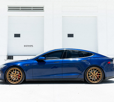 Фото дисков Strasse Wheels SM7T Deep Concave на Tesla Model S