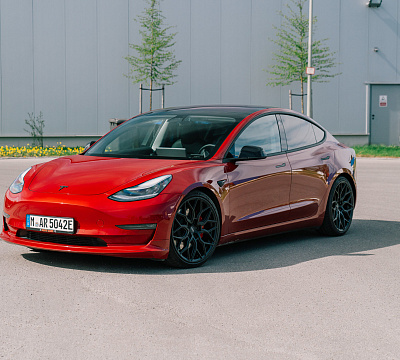 Фото дисков Vossen HF-2 на Tesla Model 3