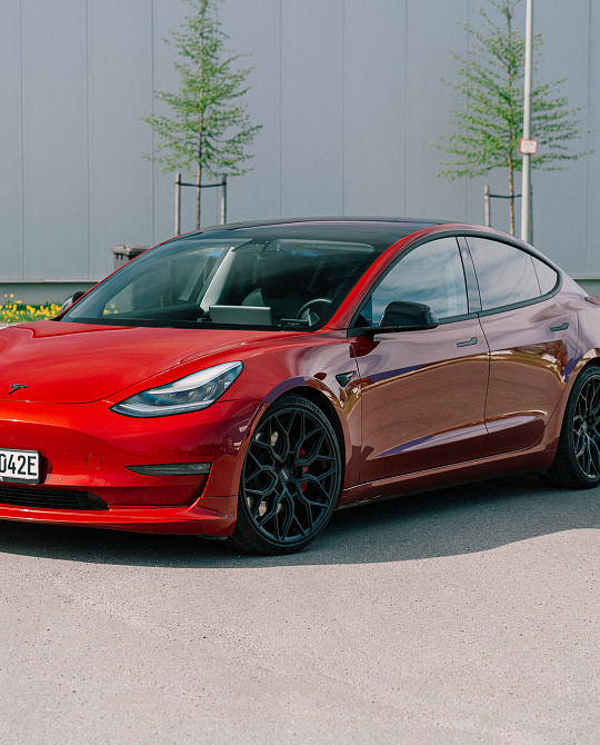 Фото дисков HF-2 Черный сатин на Tesla Model 3