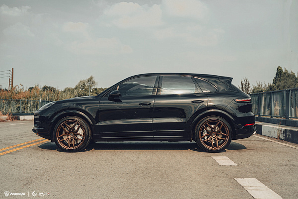 Фото дисков Brixton Forged PF12 R / RS Глянцевая бронза на Porsche Cayenne III
