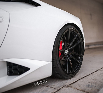 Фото дисков Strasse Wheels SV1 Deep Concave Monoblock на Lamborghini Huracan