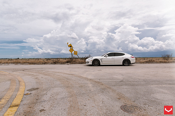 Фото дисков Vossen VFS-1 Сатиновый графит на Porsche Panamera I