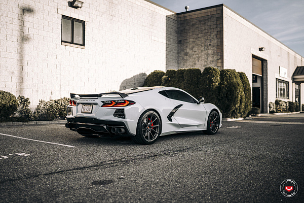 Фото дисков Vossen EVO-2 Глянцевый темный лак на Chevrolet Corvette C8