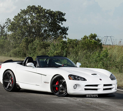 Фото дисков Strasse Wheels S5 Deep Concave на Dodge Viper