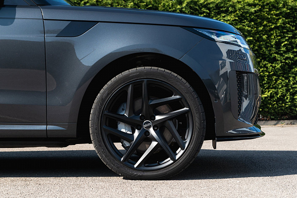 Фото дисков Kahn Type 52 RS Черный сатин на Range Rover Sport III