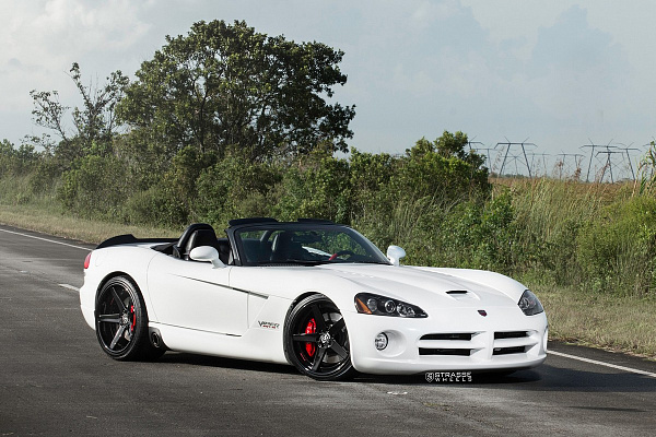 Фото дисков Strasse Wheels S5 Deep Concave Черный глянец на Dodge Viper