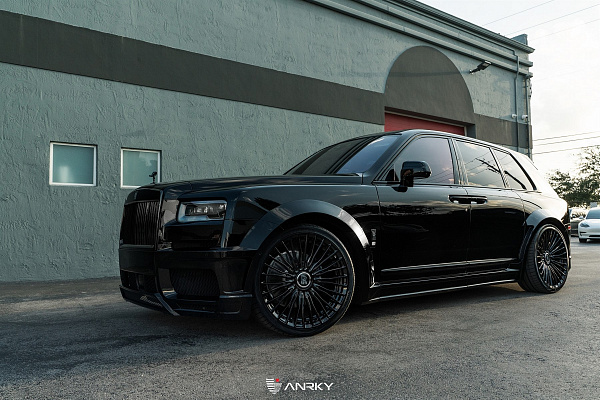 Фото дисков Anrky RF-230 Черный глянец на Rolls-Royce Cullinan