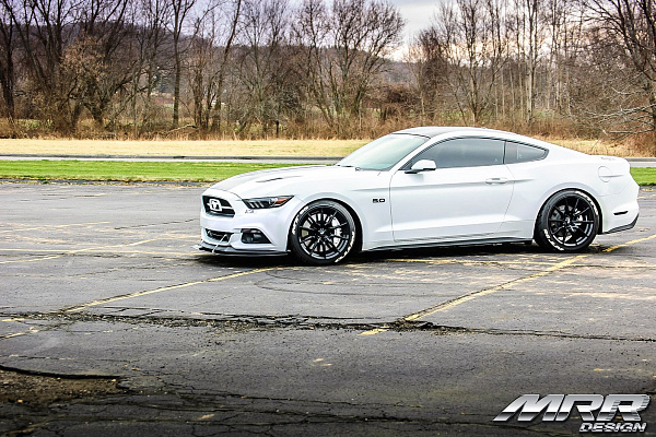 Фото дисков MRR M350 Черный глянец на Ford Mustang VI