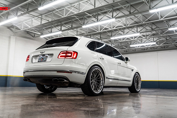 Фото дисков Anrky AN39 Глянцевый темный лак на Bentley Bentayga