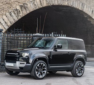 Фото дисков Kahn Type 60 RS2 на Land Rover Defender II