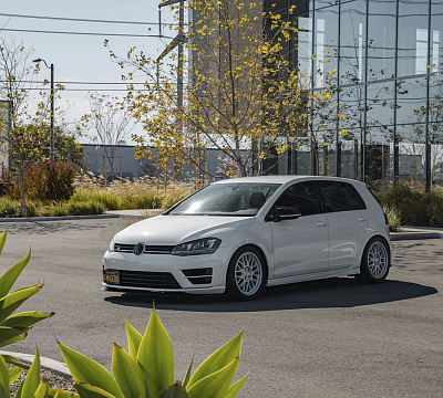 Фото дисков Motegi Racing MR144 M9 на Volkswagen Golf VII