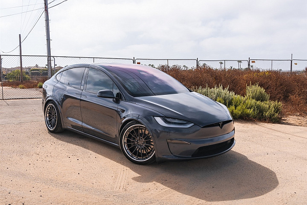 Фото дисков Anrky AN39 Глянцевый графит на Tesla Model X