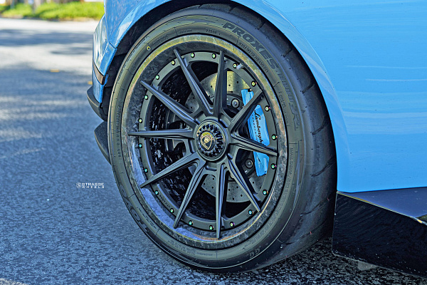 Фото дисков Savini SV10 Другой цвет на Lamborghini Huracan