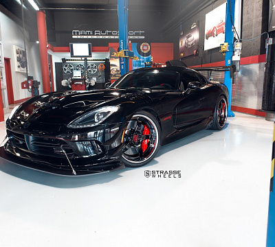 Фото дисков Strasse Wheels S5 Signature на Dodge Viper