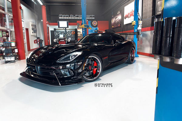 Фото дисков Strasse Wheels S5 Signature Черный глянец на Dodge Viper