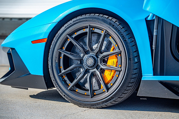 Фото дисков Strasse Wheels SV5-RS Performance Другой цвет на Lamborghini Aventador