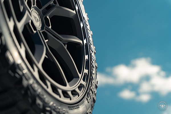 Фото дисков Vossen UV-X Матовый графит на Land Rover Defender II
