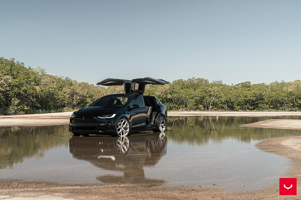 Фото дисков Vossen HF-5 Серебро на Tesla Model X