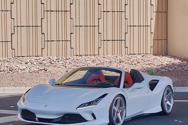 Фото дисков Giovanna Cinque Глянцевый лак на Ferrari F8